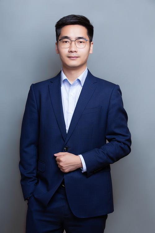 王成伟 视觉与舞美负责人